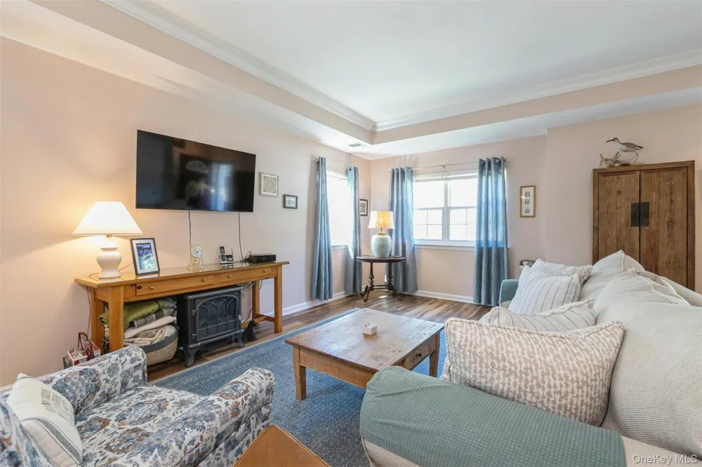 1401 Aerie Way East Quogue, NY 11942