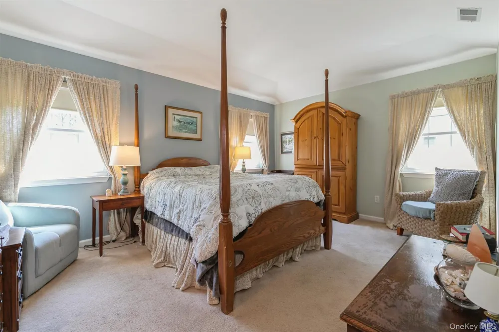 1401 Aerie Way East Quogue, NY 11942
