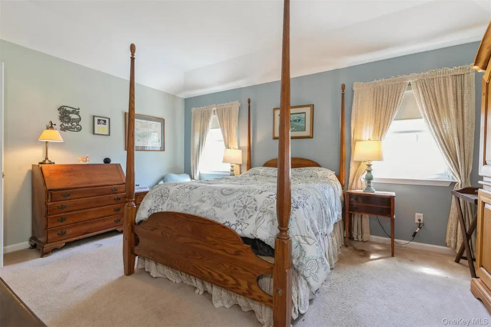 1401 Aerie Way East Quogue, NY 11942