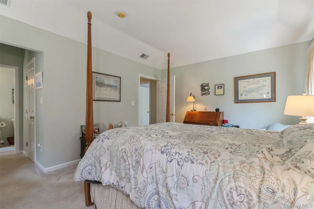 1401 Aerie Way East Quogue, NY 11942