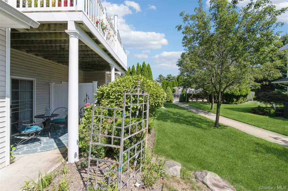 1401 Aerie Way East Quogue, NY 11942