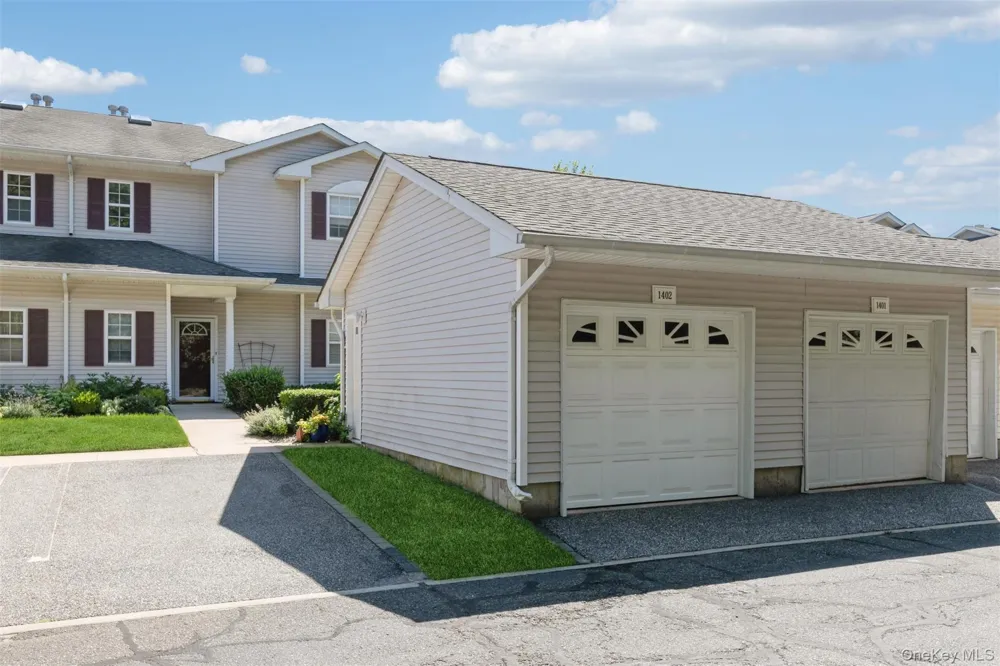 1401 Aerie Way East Quogue, NY 11942