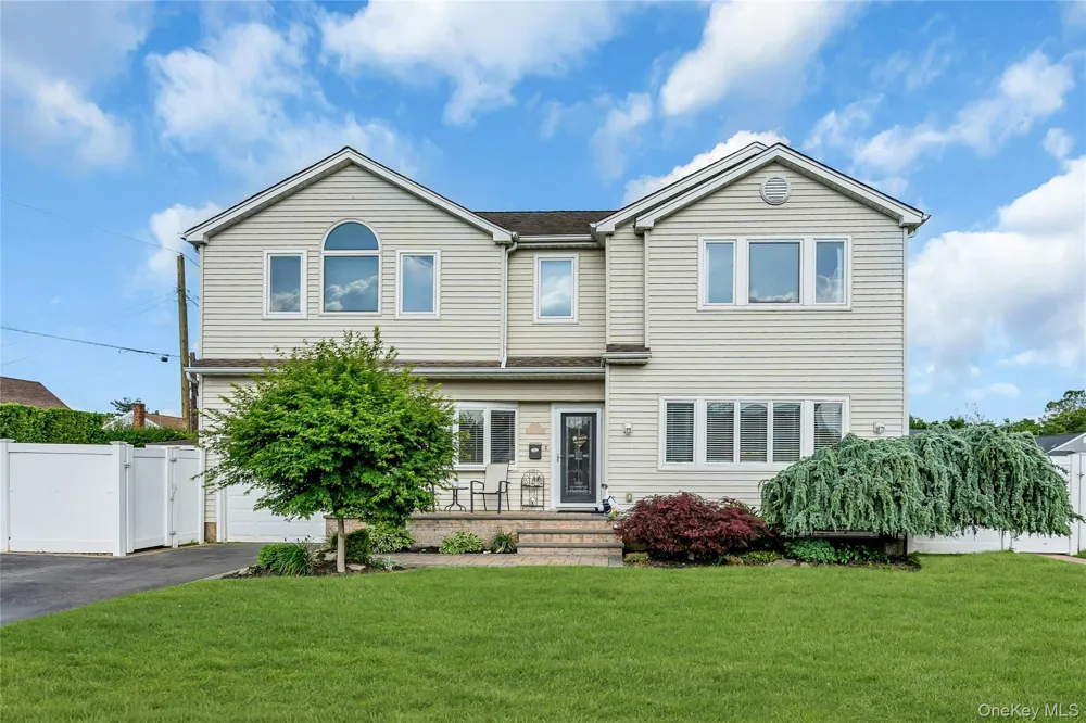 7 Mohawk Drive Massapequa, NY 11758