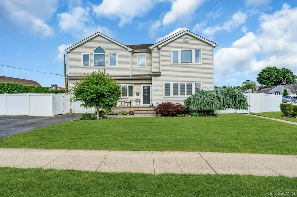 7 Mohawk Drive Massapequa, NY 11758