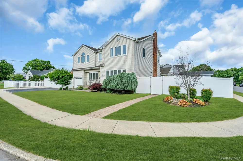 7 Mohawk Drive Massapequa, NY 11758
