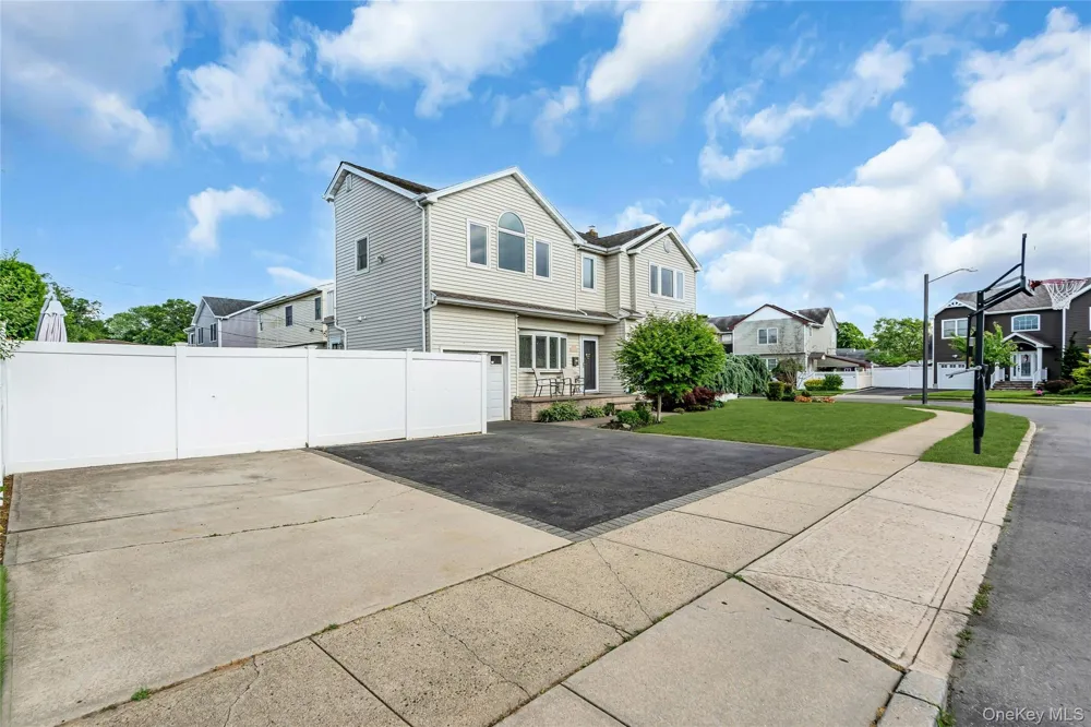 7 Mohawk Drive Massapequa, NY 11758