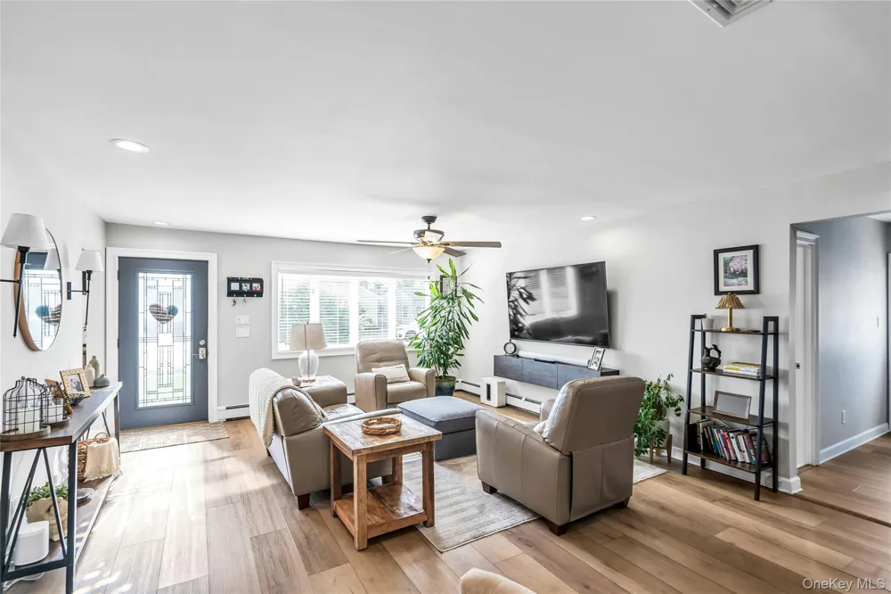 7 Mohawk Drive Massapequa, NY 11758