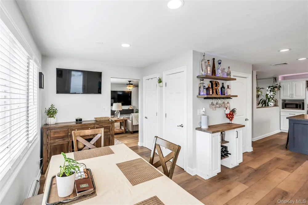 7 Mohawk Drive Massapequa, NY 11758