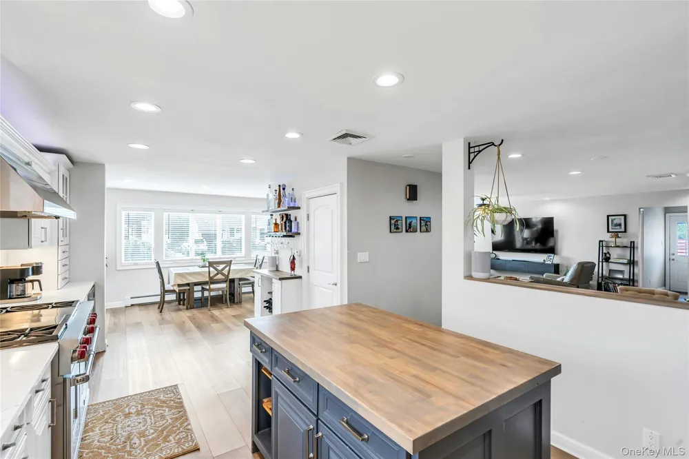 7 Mohawk Drive Massapequa, NY 11758