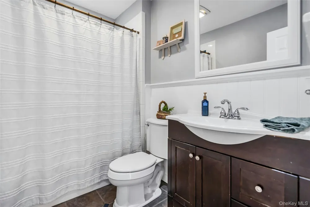 7 Mohawk Drive Massapequa, NY 11758