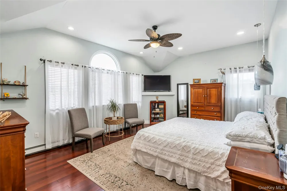 7 Mohawk Drive Massapequa, NY 11758