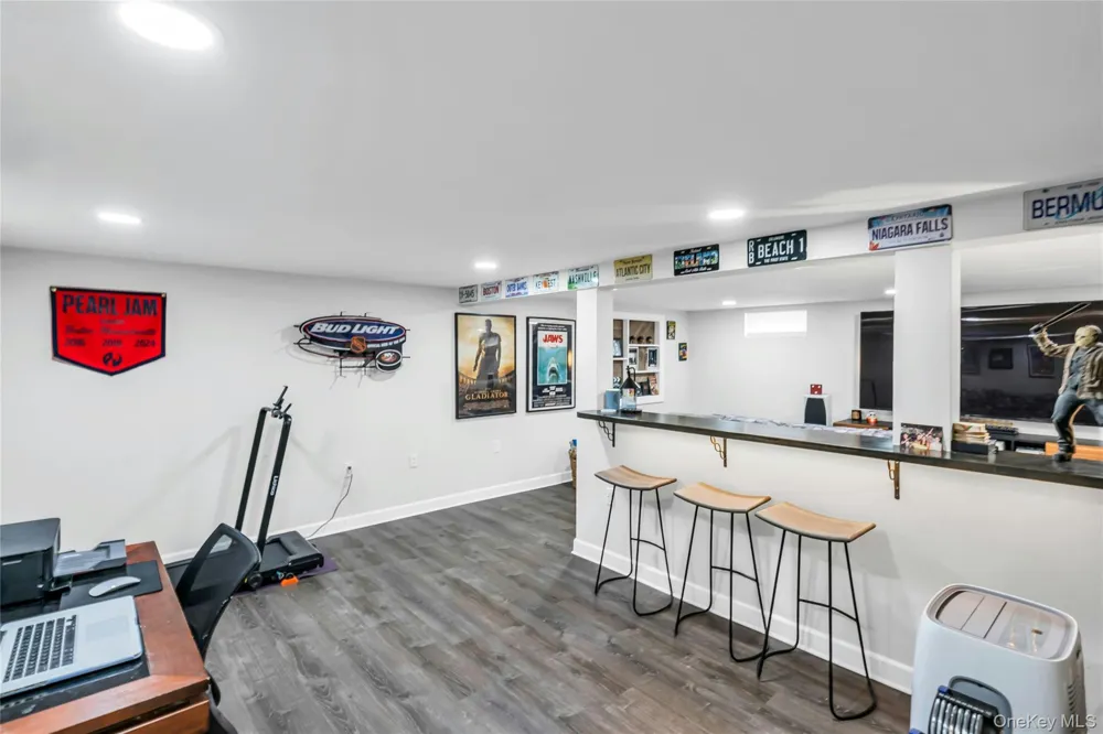7 Mohawk Drive Massapequa, NY 11758