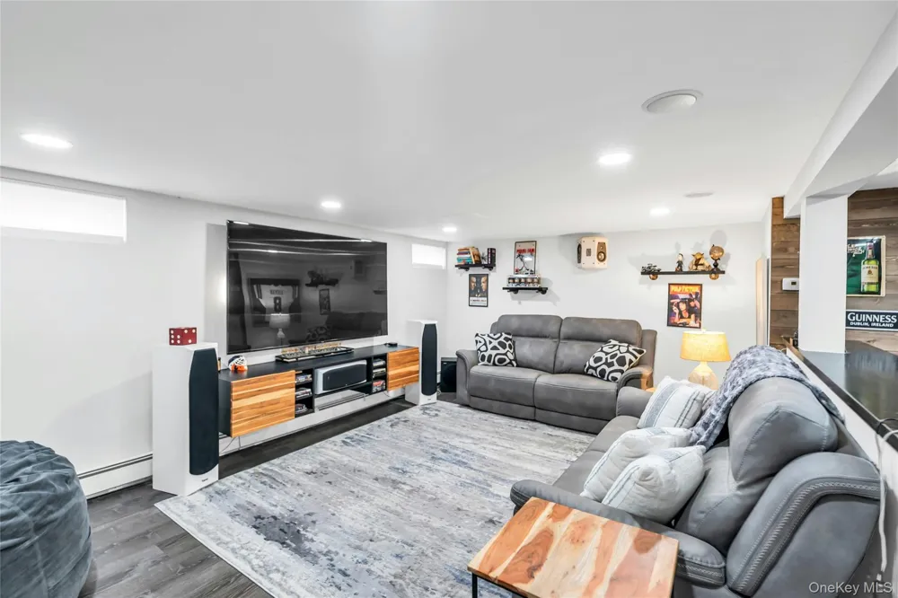 7 Mohawk Drive Massapequa, NY 11758