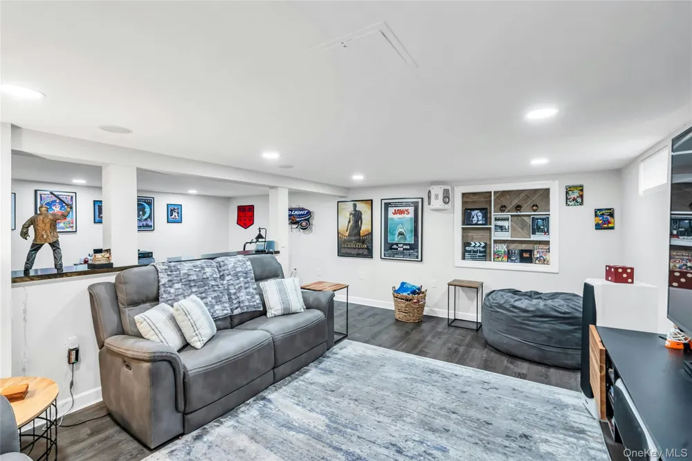 7 Mohawk Drive Massapequa, NY 11758