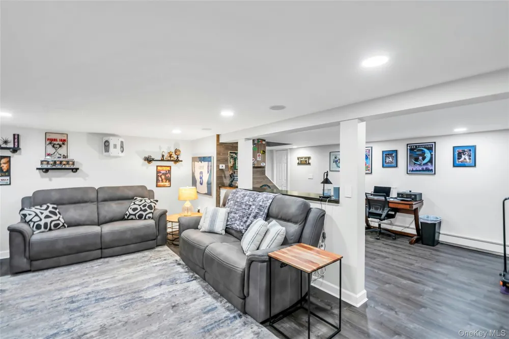 7 Mohawk Drive Massapequa, NY 11758