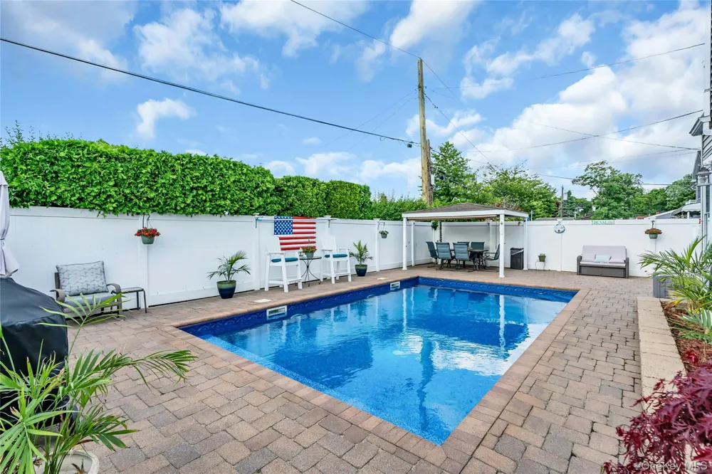 7 Mohawk Drive Massapequa, NY 11758
