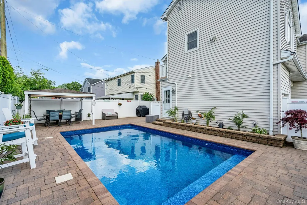 7 Mohawk Drive Massapequa, NY 11758