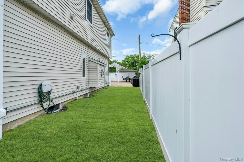 7 Mohawk Drive Massapequa, NY 11758