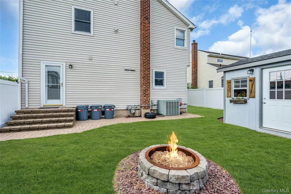 7 Mohawk Drive Massapequa, NY 11758