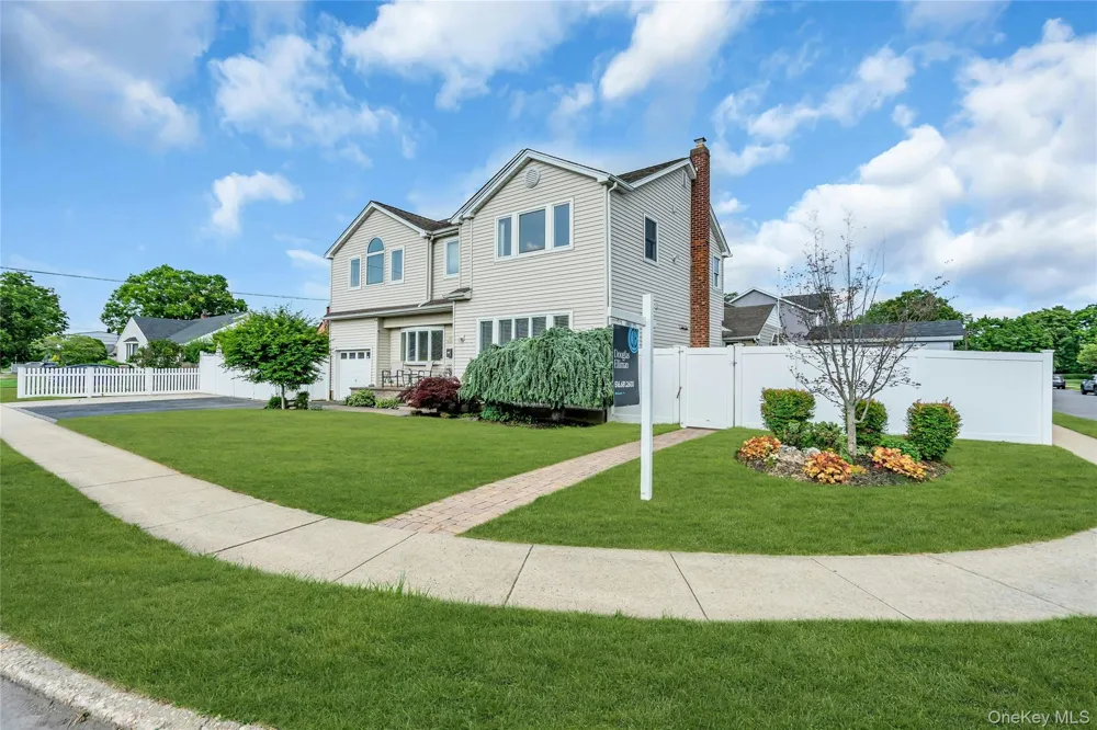 7 Mohawk Drive Massapequa, NY 11758