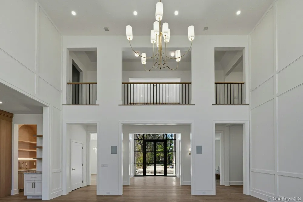 25 W Creek Farms Road Sands Point, NY 11050