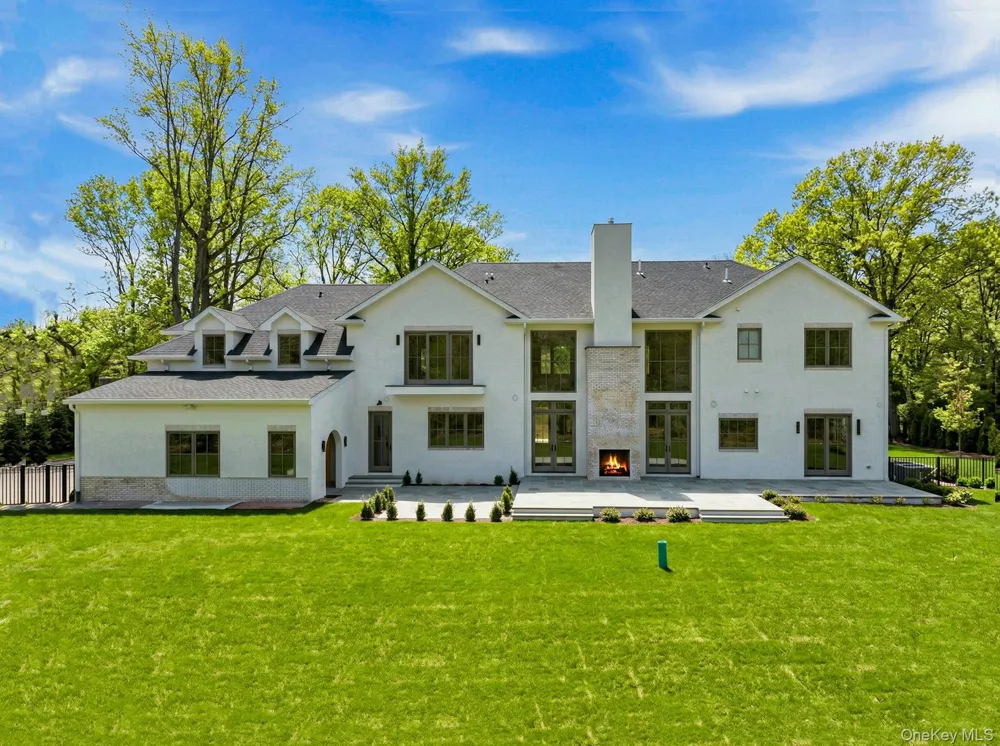 25 W Creek Farms Road Sands Point, NY 11050
