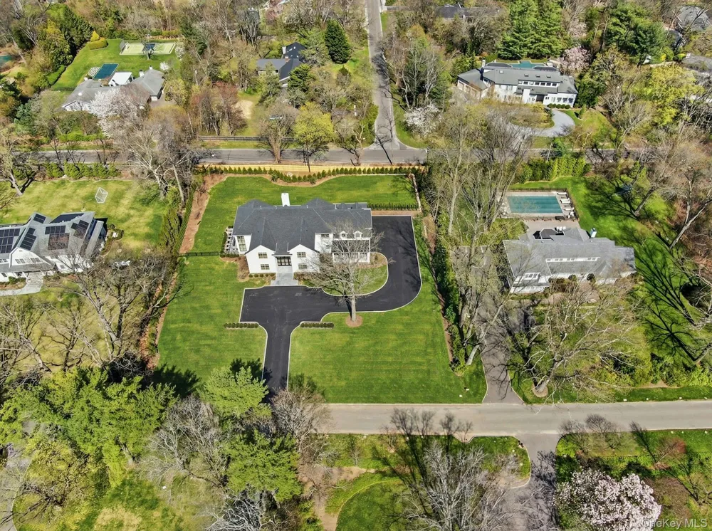 25 W Creek Farms Road Sands Point, NY 11050