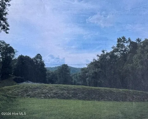 6 Hidden Lakes Road
