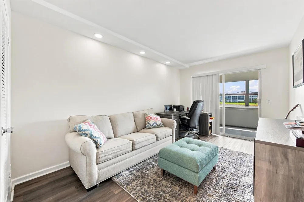 2069 Guildford D #D Boca Raton, FL 33434