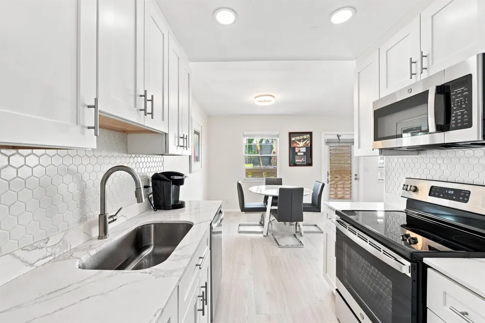 2069 Guildford D #D Boca Raton, FL 33434