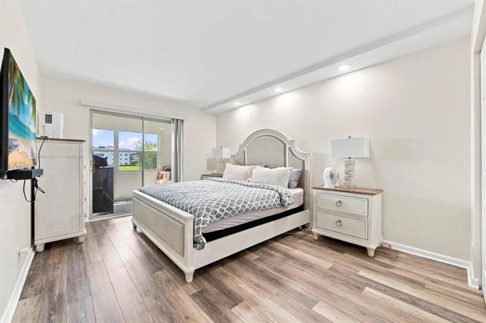 2069 Guildford D #D Boca Raton, FL 33434