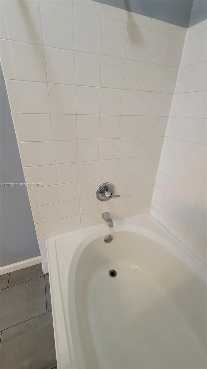 17962 VILLA CREEK DRIVE #17962 Tampa, FL 33647