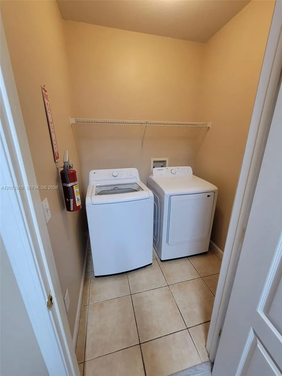 17962 VILLA CREEK DRIVE #17962 Tampa, FL 33647