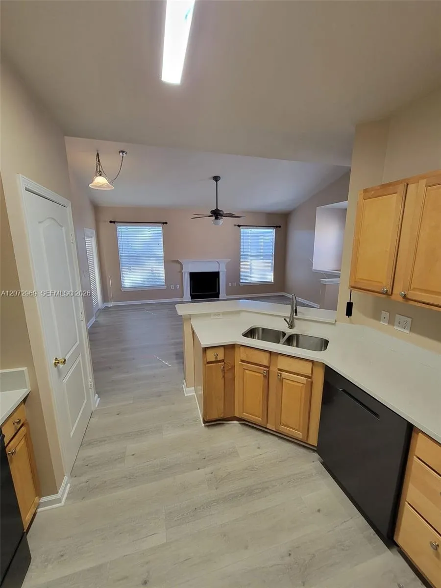 17962 VILLA CREEK DRIVE #17962 Tampa, FL 33647