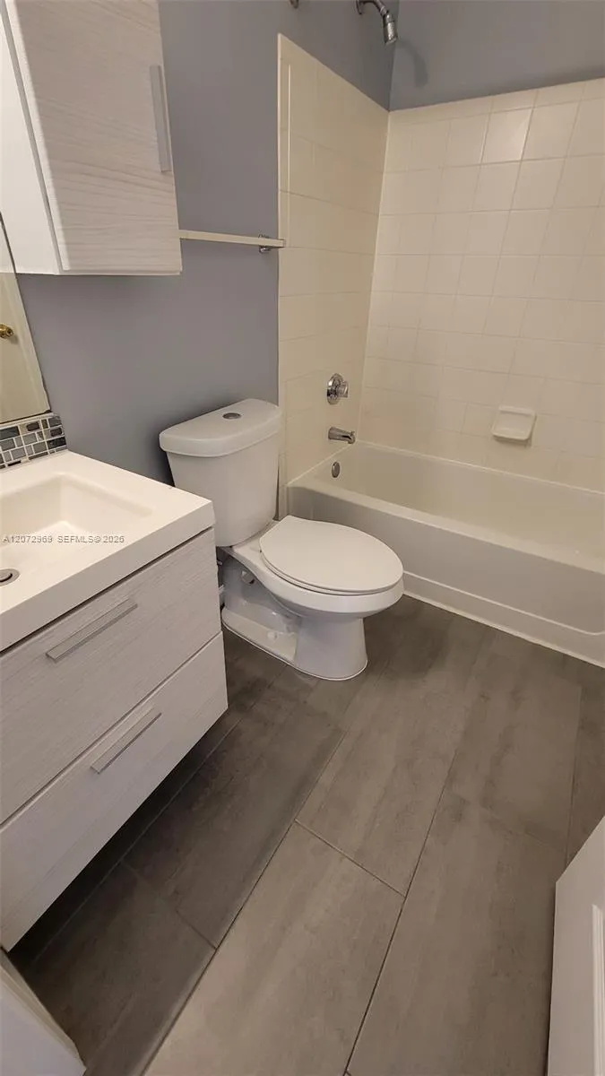 17962 VILLA CREEK DRIVE #17962 Tampa, FL 33647