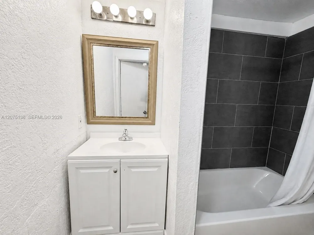 119 NW 43rd Ct #4A Oakland Park, FL 33309