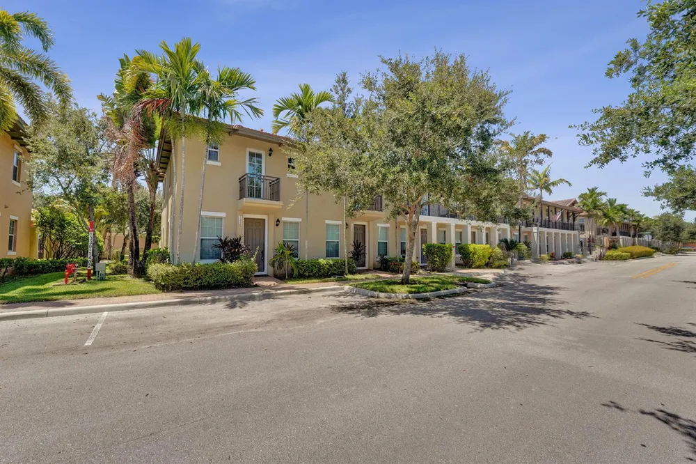 1326 SW 147TH TERRACE Pembroke Pines, FL 33027