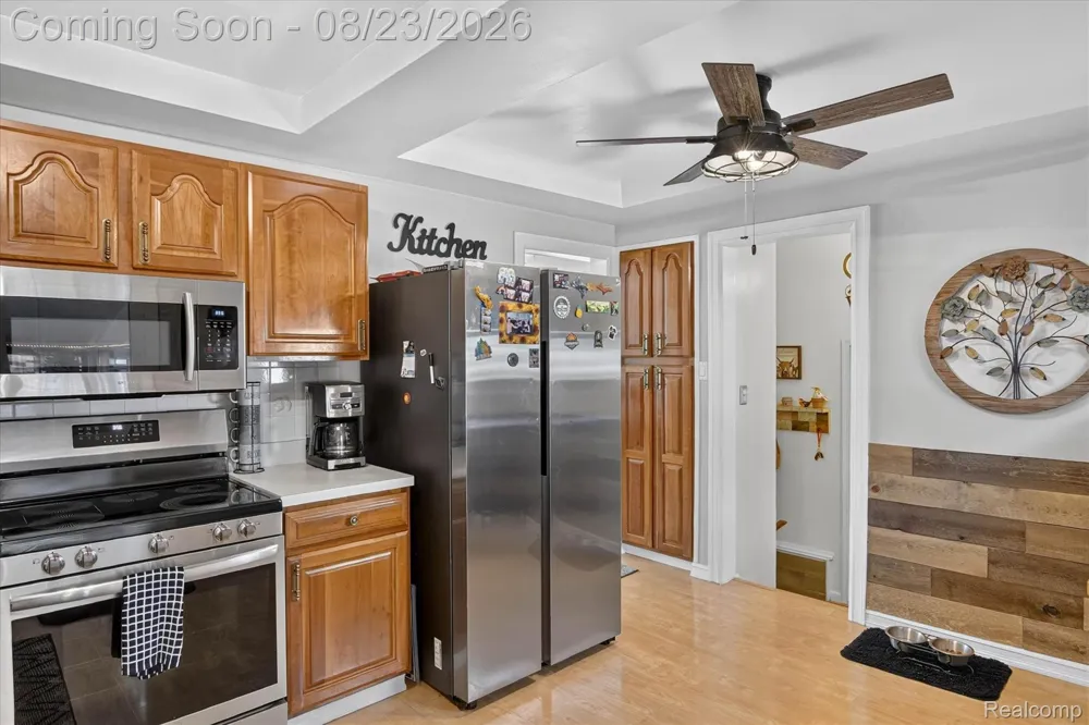 9072 Denne Street Livonia City, MI 48150