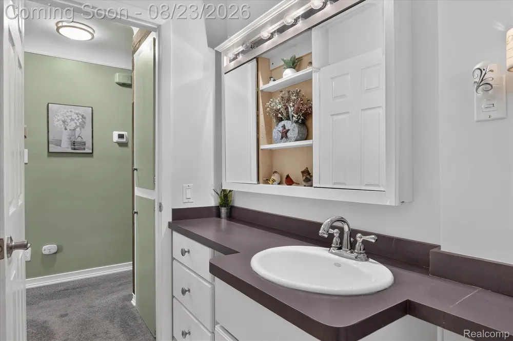 9072 Denne Street Livonia City, MI 48150