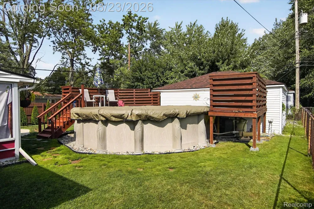 9072 Denne Street Livonia City, MI 48150