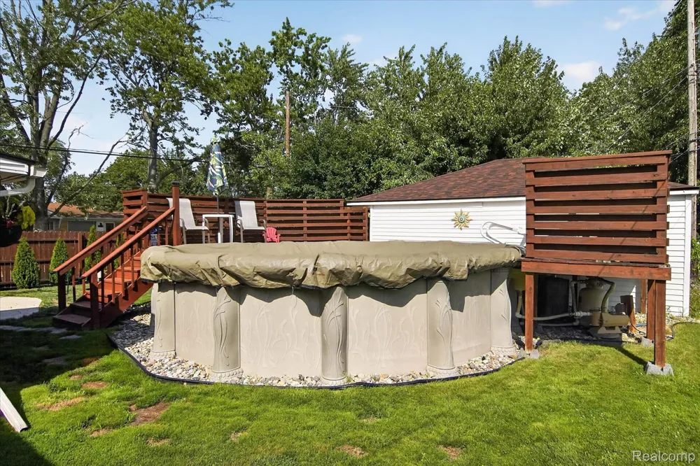 9072 Denne Street Livonia City, MI 48150