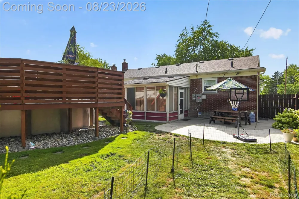 9072 Denne Street Livonia City, MI 48150