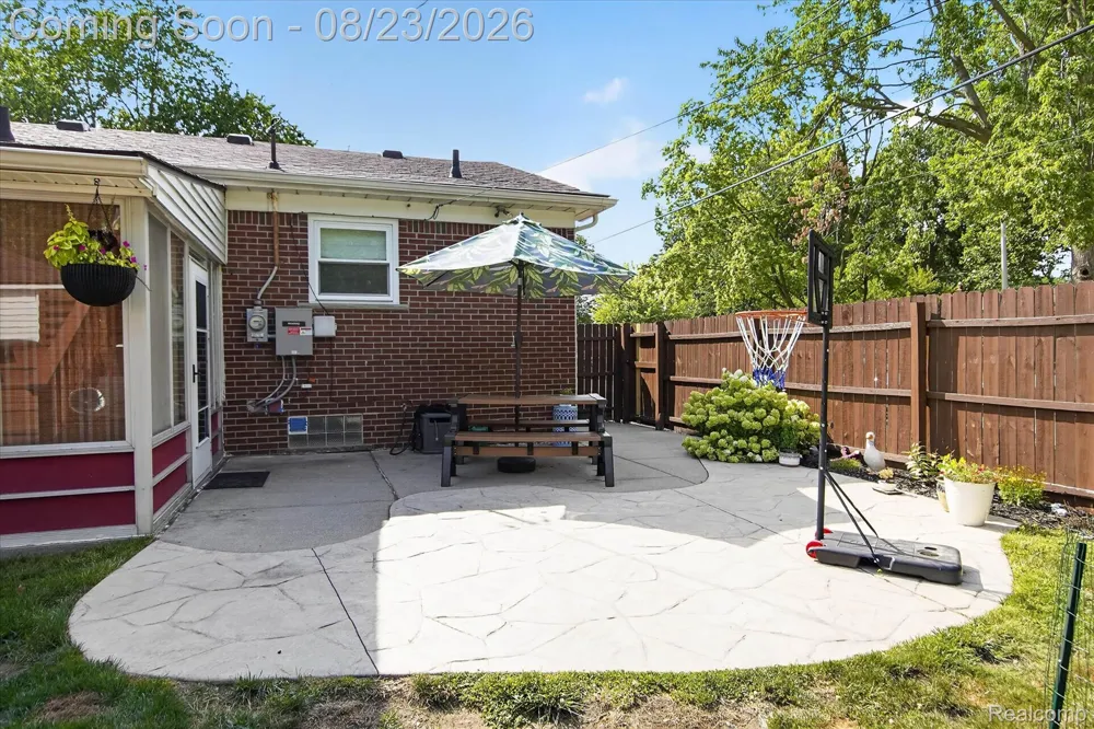 9072 Denne Street Livonia City, MI 48150