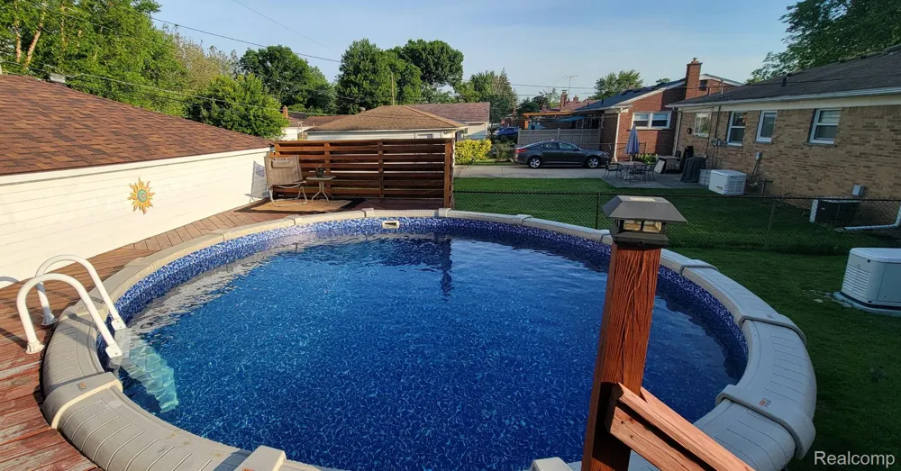 9072 Denne Street Livonia City, MI 48150