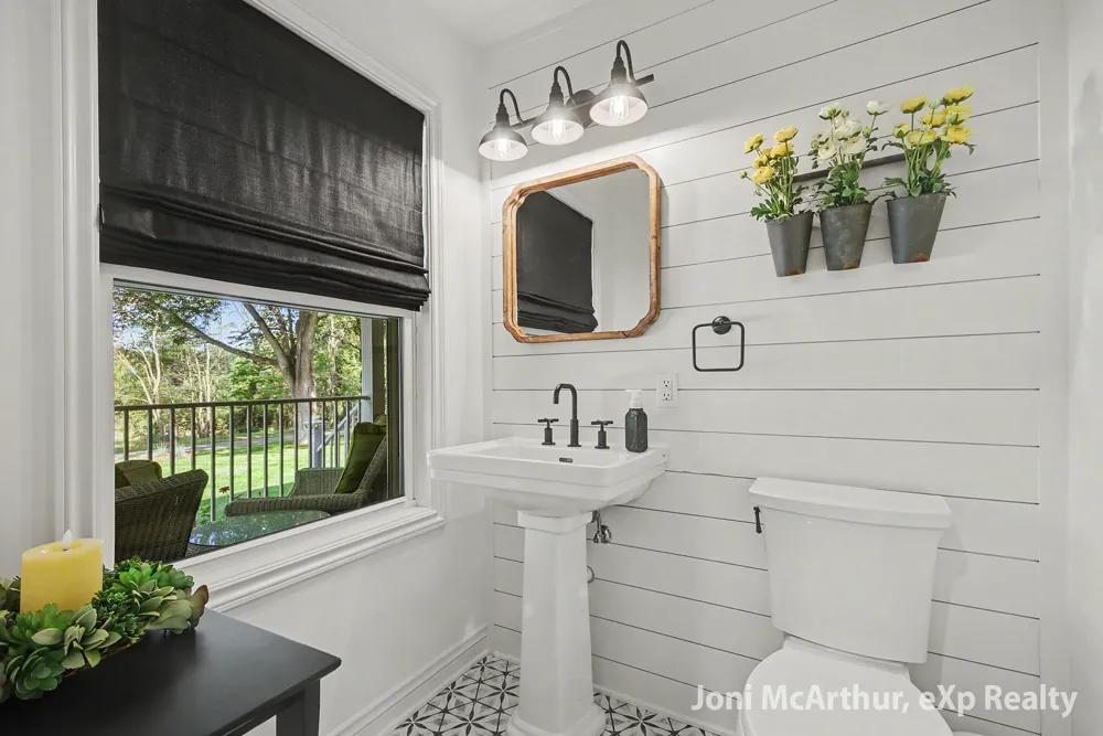 1562 W Ellis Avenue Belding City, MI 48809