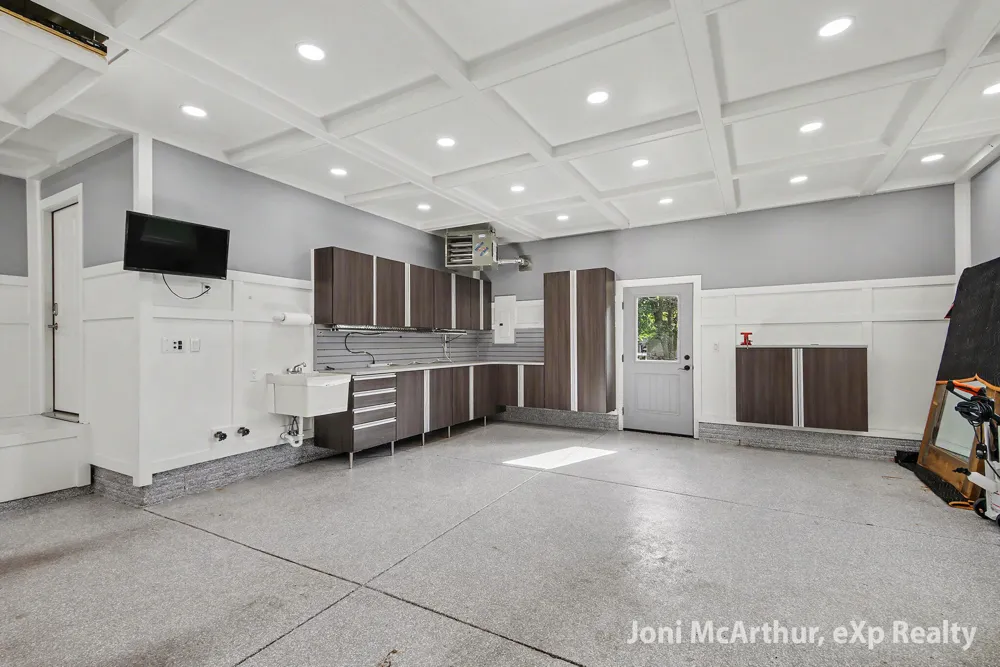 1562 W Ellis Avenue Belding City, MI 48809