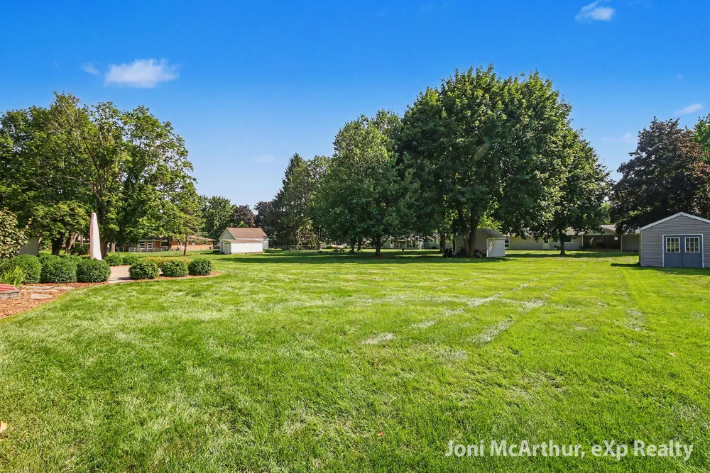 1562 W Ellis Avenue Belding City, MI 48809