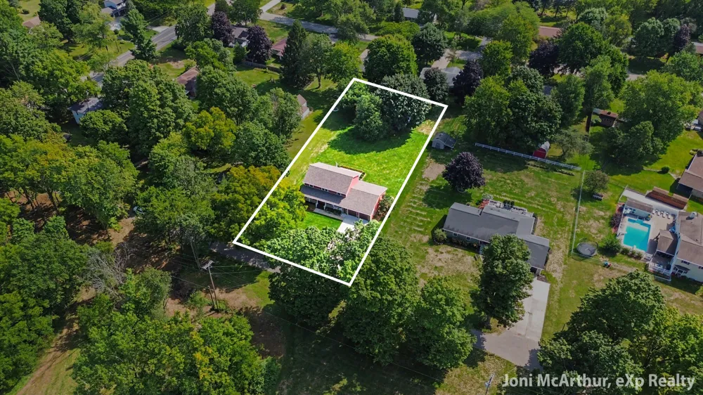 1562 W Ellis Avenue Belding City, MI 48809