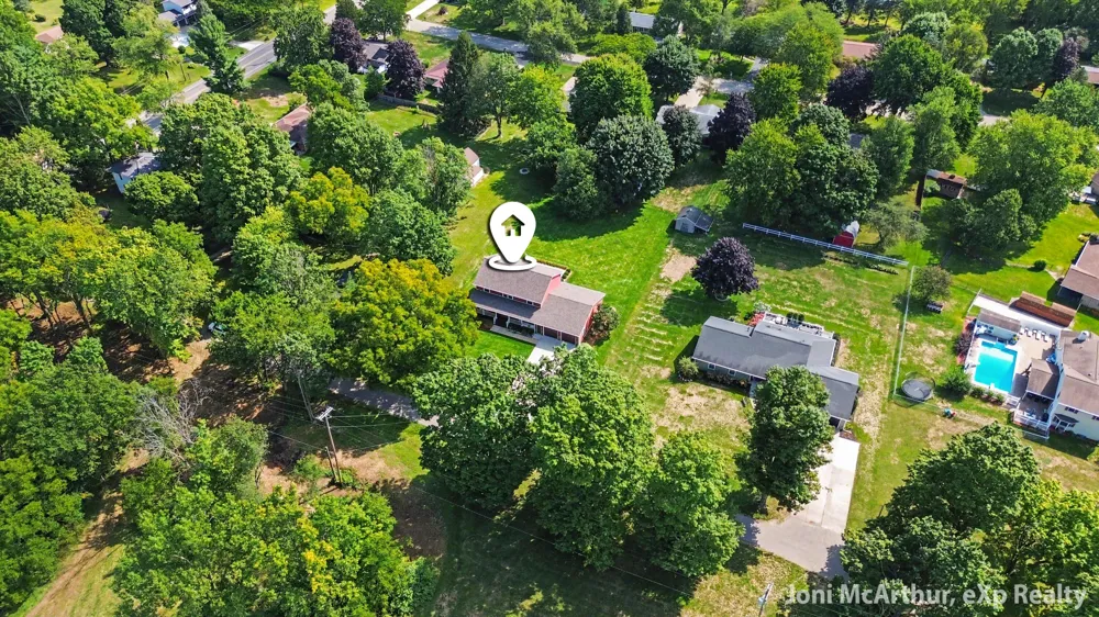 1562 W Ellis Avenue Belding City, MI 48809