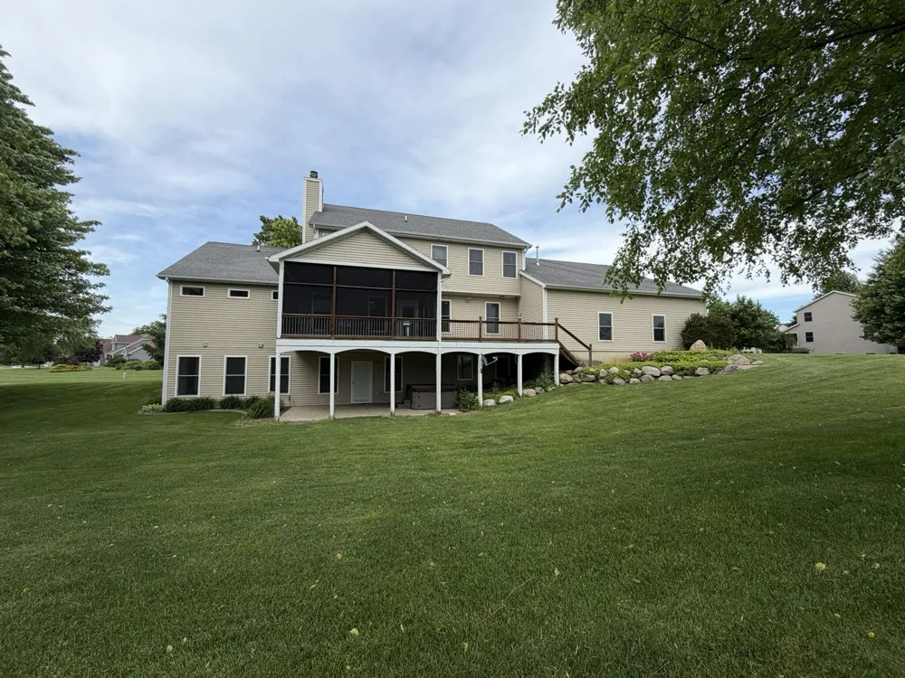 7809 Golf Meadows Drive SE Caledonia Township, MI 49316